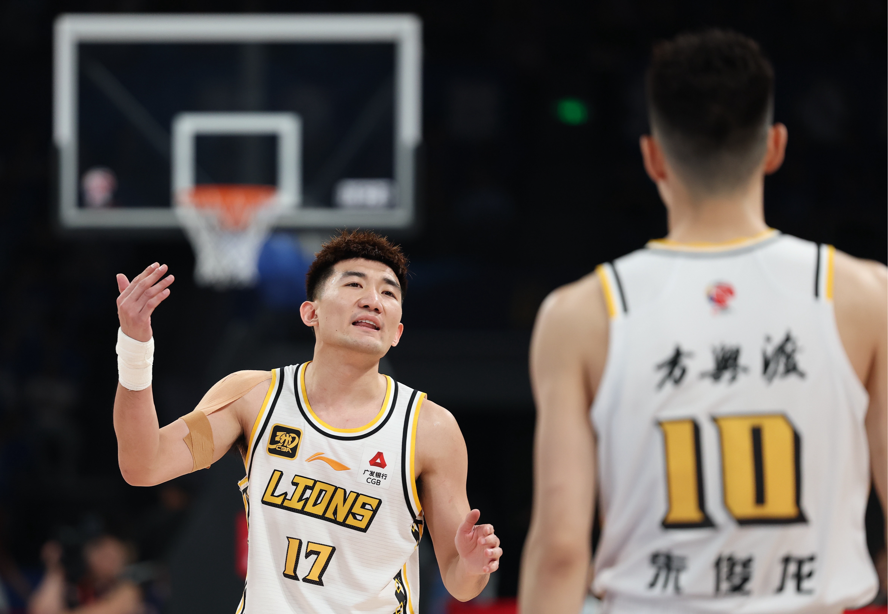 包含浙江队训练开放日，赛后扳平良机引欢呼，NBA季后赛在即，临场指挥获称赞的词条-开云彩票